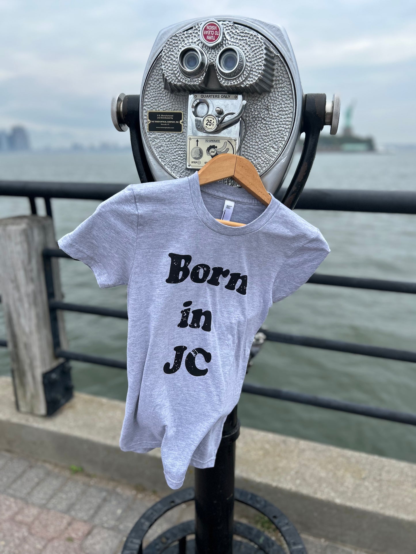WOMEN'S MADE IN USA Born in New Jersey T-Shirt - Heather Grey/Black